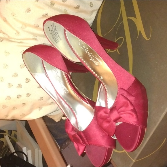 Michaelangelo women's red satin fabric heels sz 8.5 - Picture 6 of 17